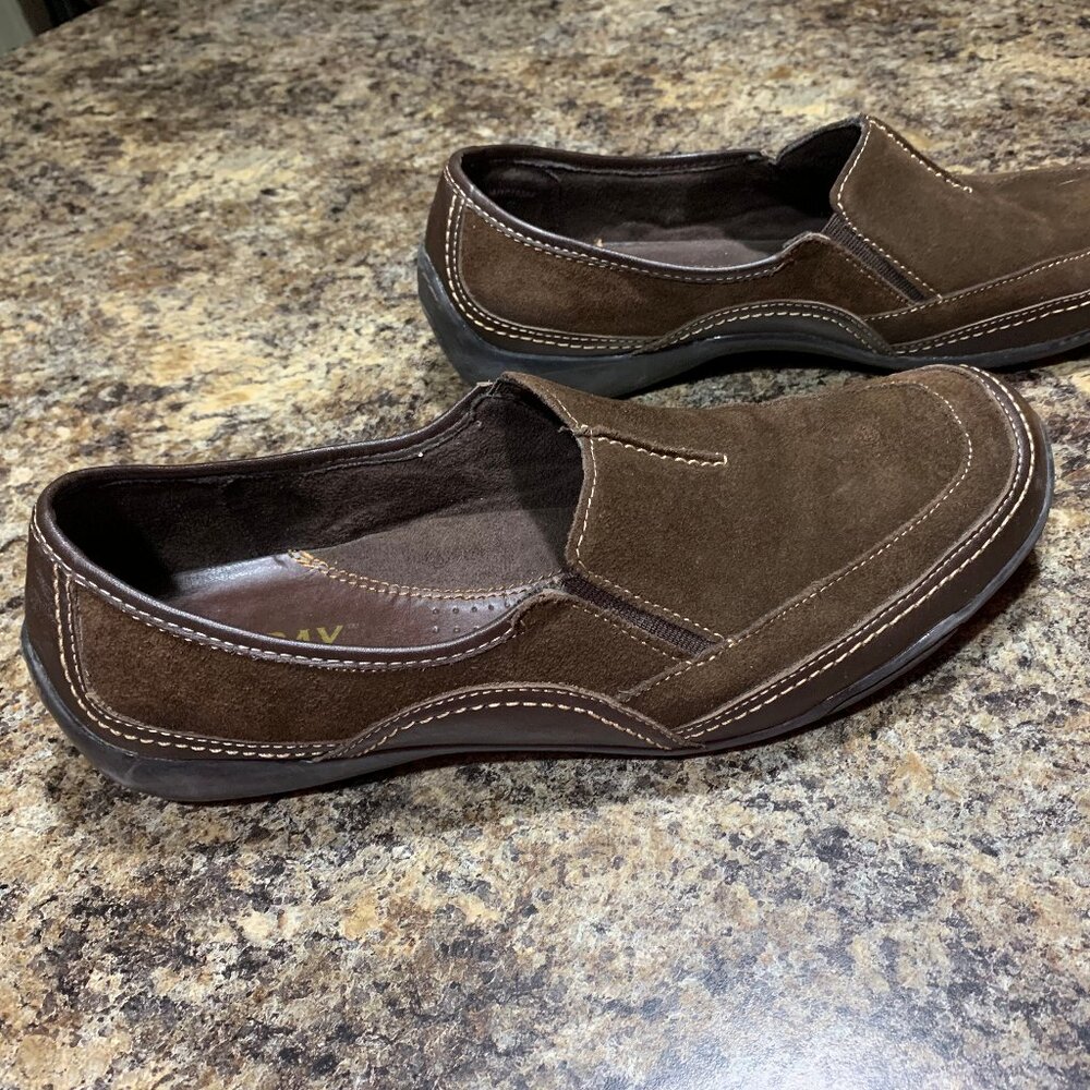 Array, Brown Suede Leather shoe in a size 11 WIDE/shoe